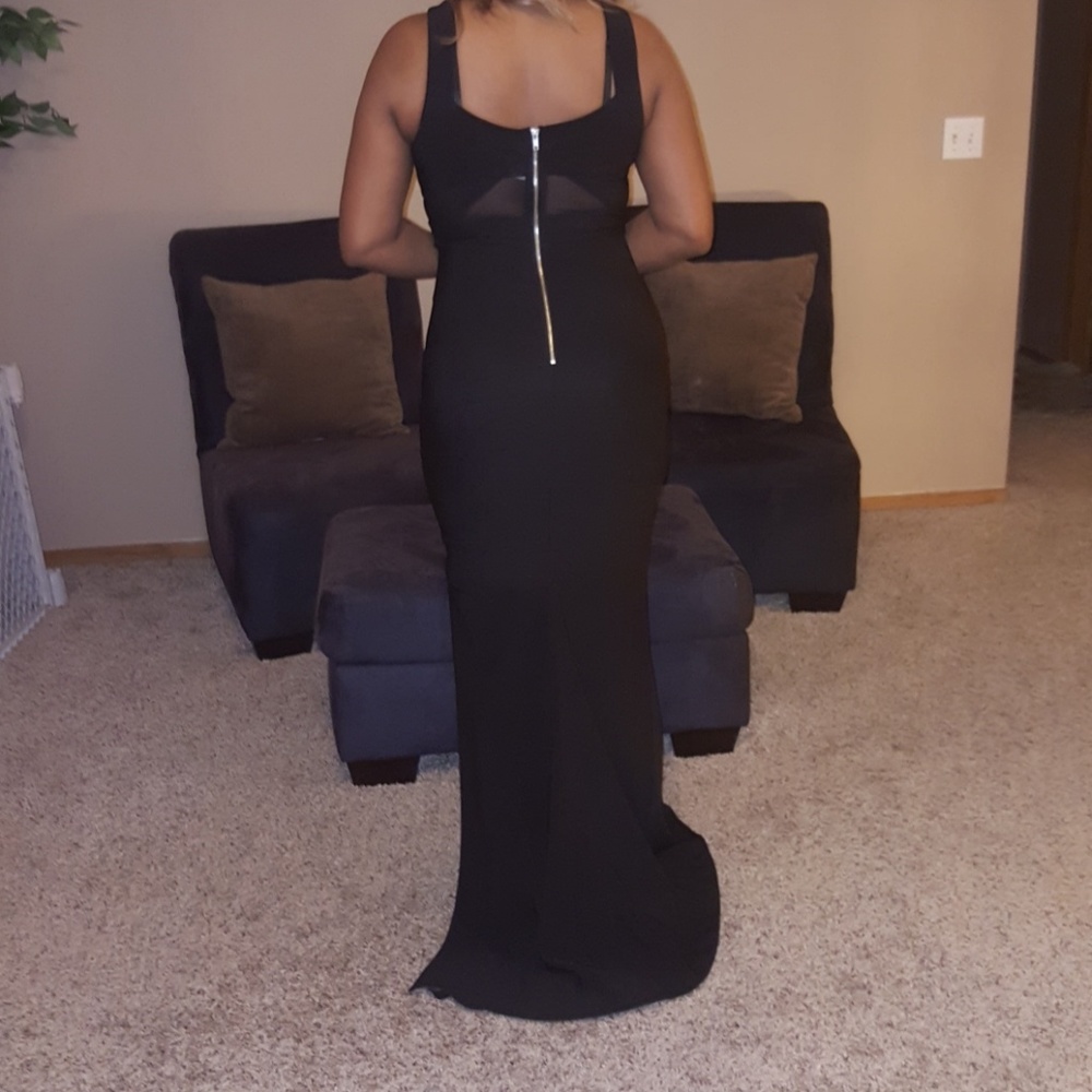 Amazingly stunning bandage floor length gown - Picture 3 of 7